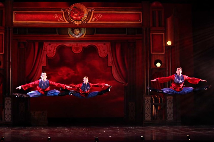 Trois Ivans - Todd Sutherland, Rian Thompson,Yu Hui